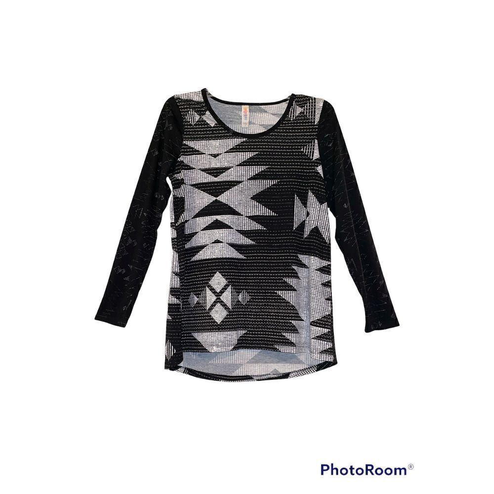 14. Lularoe long-sleeved black and white Lynnae top size small
